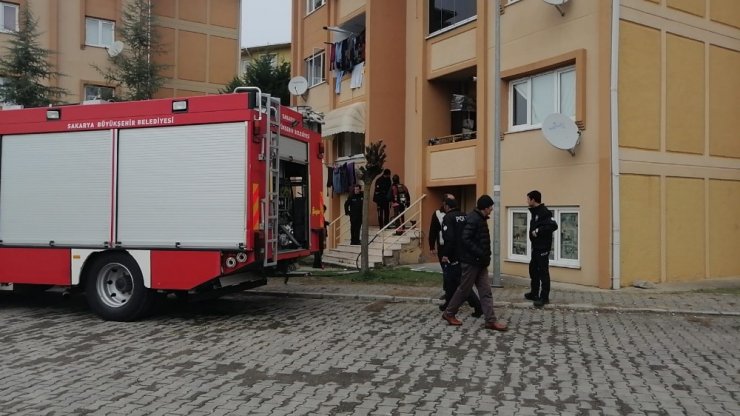 Apartmanda çıkan yangın itfaiye ekiplerince söndürüldü