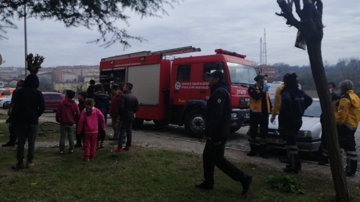 Apartmanda çıkan yangın itfaiye ekiplerince söndürüldü