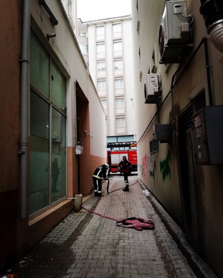 Van’da havalandırma boşluğunda yangın