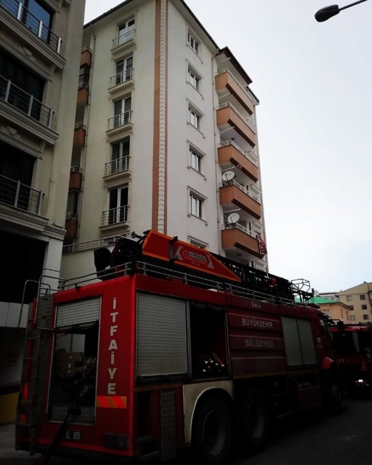 Van’da havalandırma boşluğunda yangın