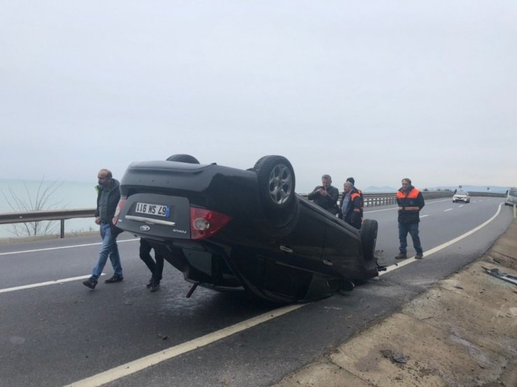Takla atan araçtan yara almadan kurtuldu