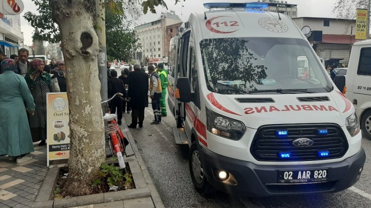 Yayaya çarpmamak için motosikleti devirdi: 1 yaralı
