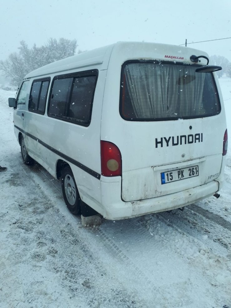 Jandarma denetiminde durdurulan araçtan 15 adet küpesiz koyun çıktı