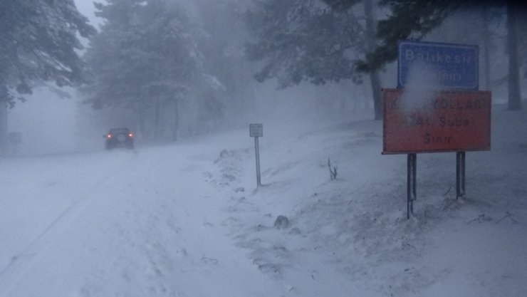 Kar fırtınası Kazdağları’nda etkili oluyor