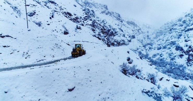 Kar yolları kapadı, fenalaşan kadına 10 saat sonra ulaşıldı