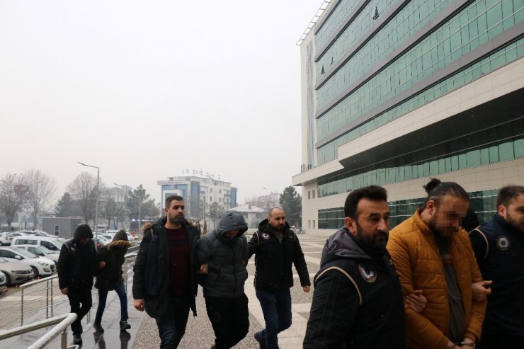 Bolu’da, Irak uyruklu DEAŞ şüphelisi 3 kişi adliyeye sevk edildi