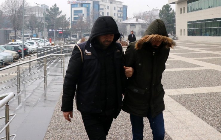 Bolu’da, Irak uyruklu DEAŞ şüphelisi 3 kişi adliyeye sevk edildi