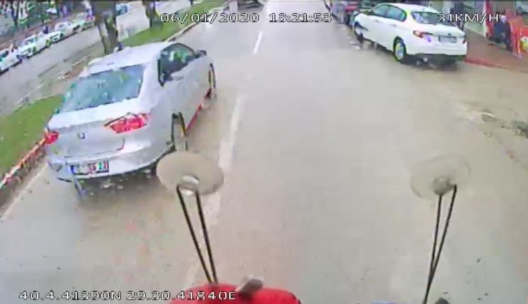 Dikkatsiz sürücü kazaya yol açtı