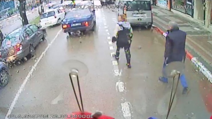 Dikkatsiz sürücü kazaya yol açtı