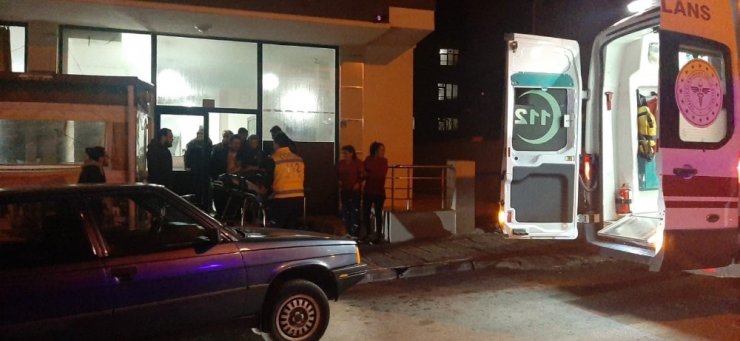 Evinin önünde silahlı saldırıya uğradı, kahvehaneye sığındı