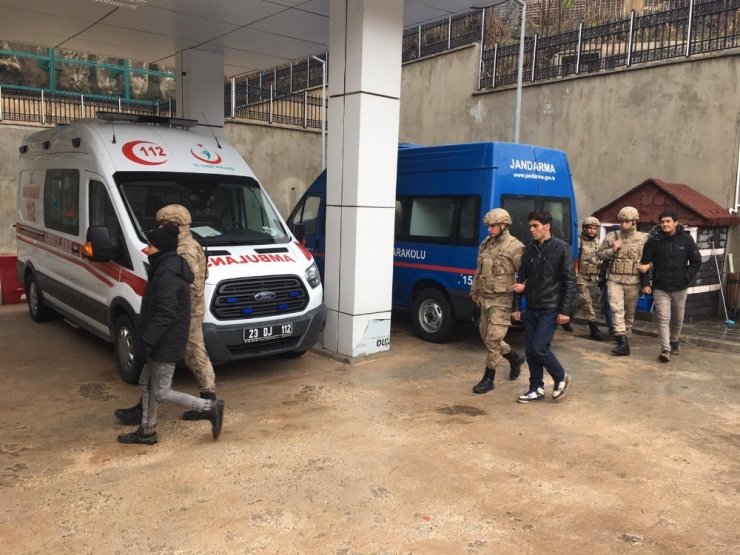 Elazığ’da bir minibüste 31 kaçak göçmen yakalandı