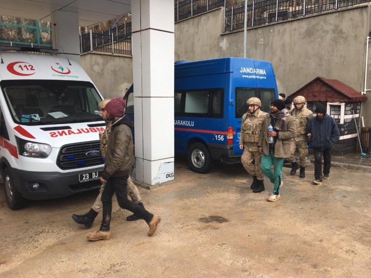 Elazığ’da bir minibüste 31 kaçak göçmen yakalandı