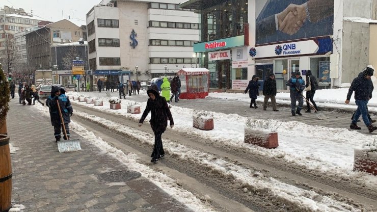 Eskişehir beyaz örtü ile uyandı