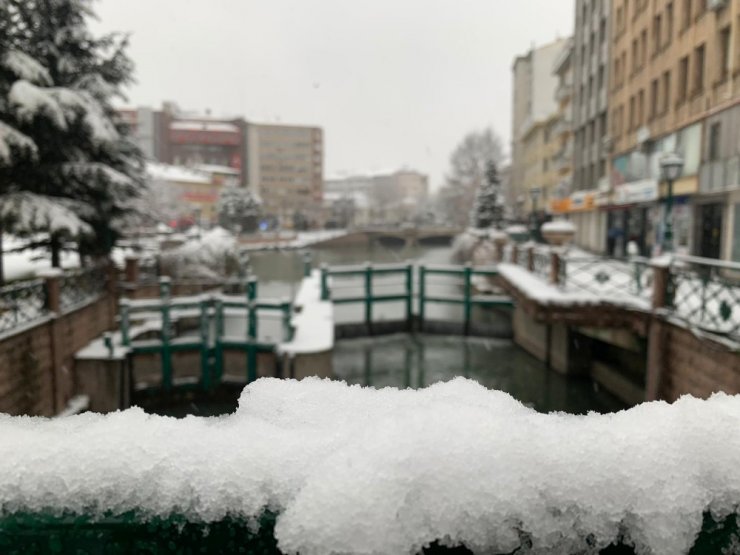 Eskişehir beyaz örtü ile uyandı