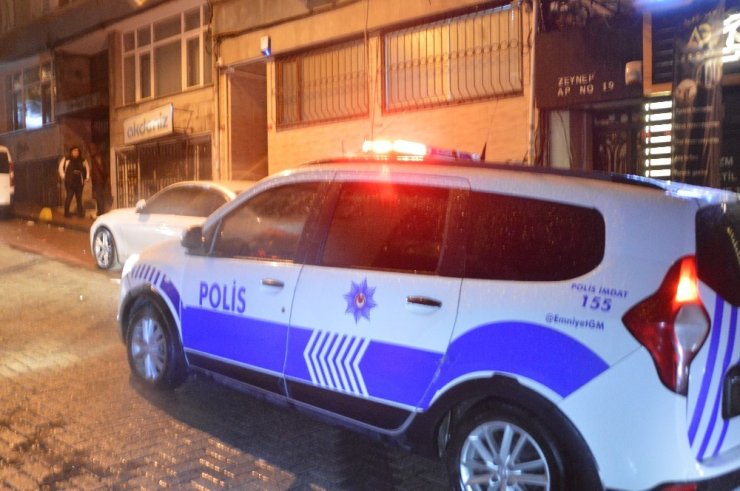 Yüzü kar maskeli 3 hırsız muhasebeci dükkânındaki kasayı 3 dakikada çalarak kayıplara karıştı