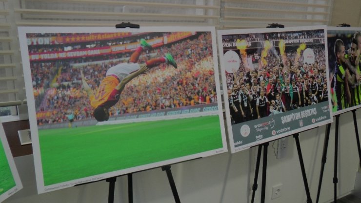 Kadın foto muhabiri futbol maçlarında çektiği fotoğraflarla sergi açtı