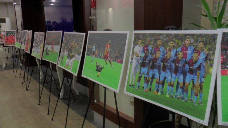 Kadın foto muhabiri futbol maçlarında çektiği fotoğraflarla sergi açtı