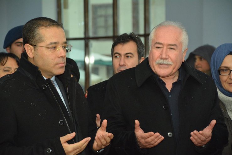 Güdül'de yapımı tamamlanan kapalı pazar yeri hizmete açıldı