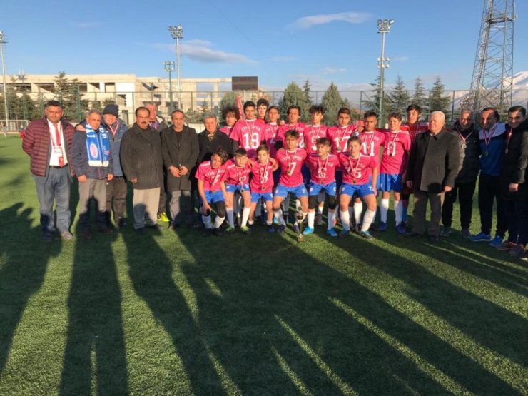 IYAŞ Gençlik, Isparta U-16 Ligi’nde şampiyon oldu