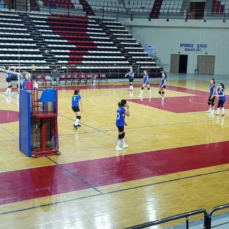 Kepez’de voleybolda galibiyet sevinci