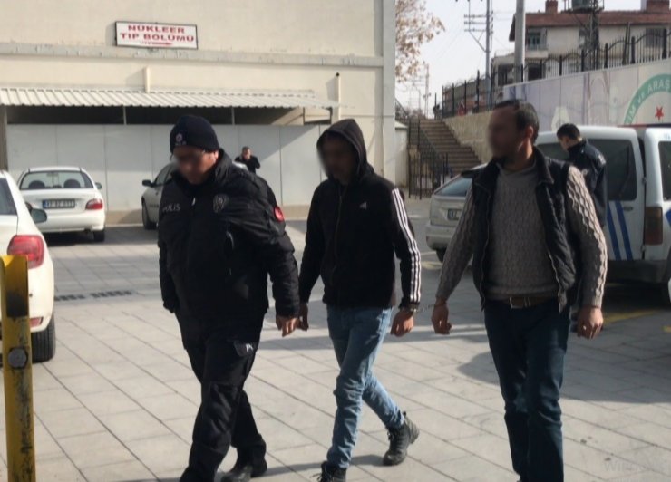 Araçlardan akü çalan baba, oğul ve arkadaşı tutuklandı