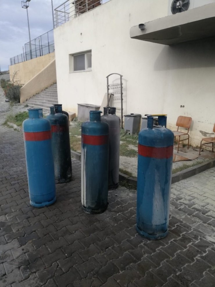 Kuşadası’nda kız öğrenci yurdunda çıkan yangın korkuttu