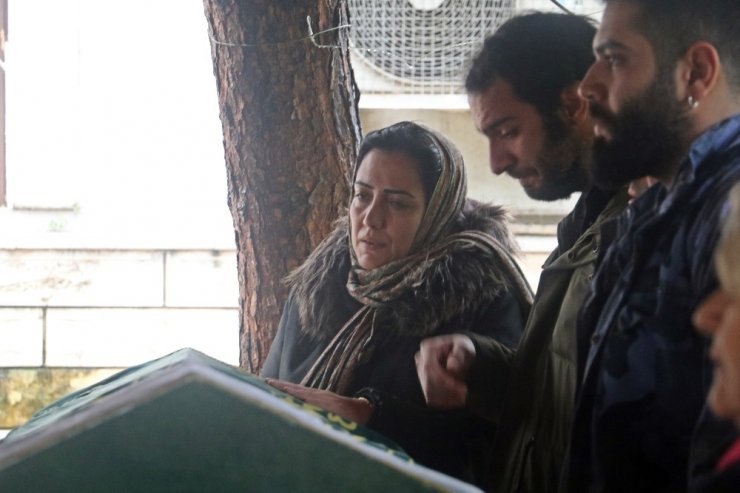 Ölü bulunan doktorun cenazesinde gözyaşları sel oldu