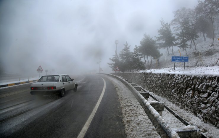 Manisa'da kar yağışı hayatı olumsuz etkiliyor