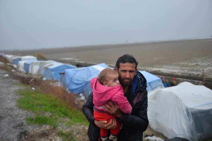 GÜNCELLEME - Mersin'de sağanak nedeniyle çadırda kalan tarım işçileri tahliye ediliyor