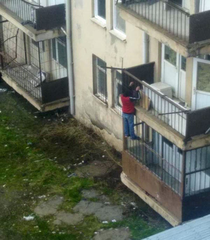 Çalacak eşya bulamadılar, kalorifer peteklerini söküp götürdüler
