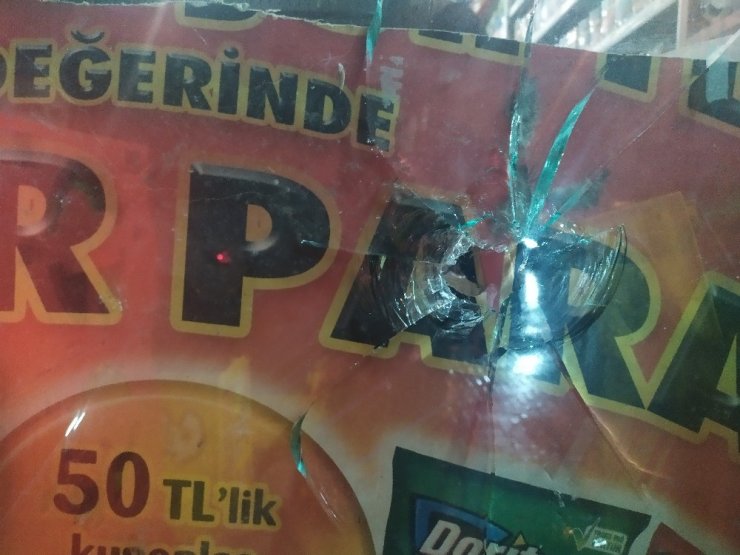 Lüks cipin sunroofundan çıkıp markete kurşun yağdırdı