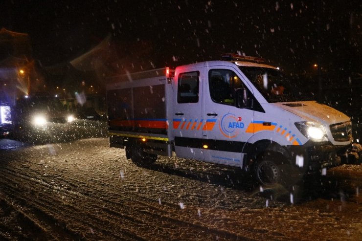 Adana’da çığ altında kalan bir kişiyi arama çalışmaları sürüyor