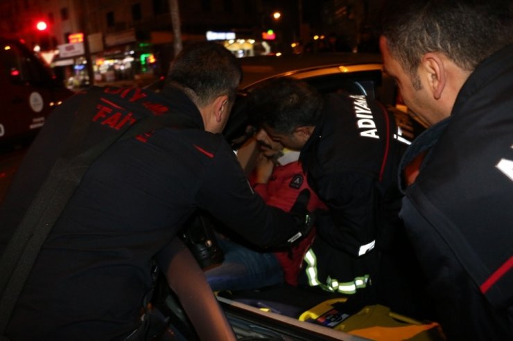 İki otomobil çarpıştı: 2 yaralı