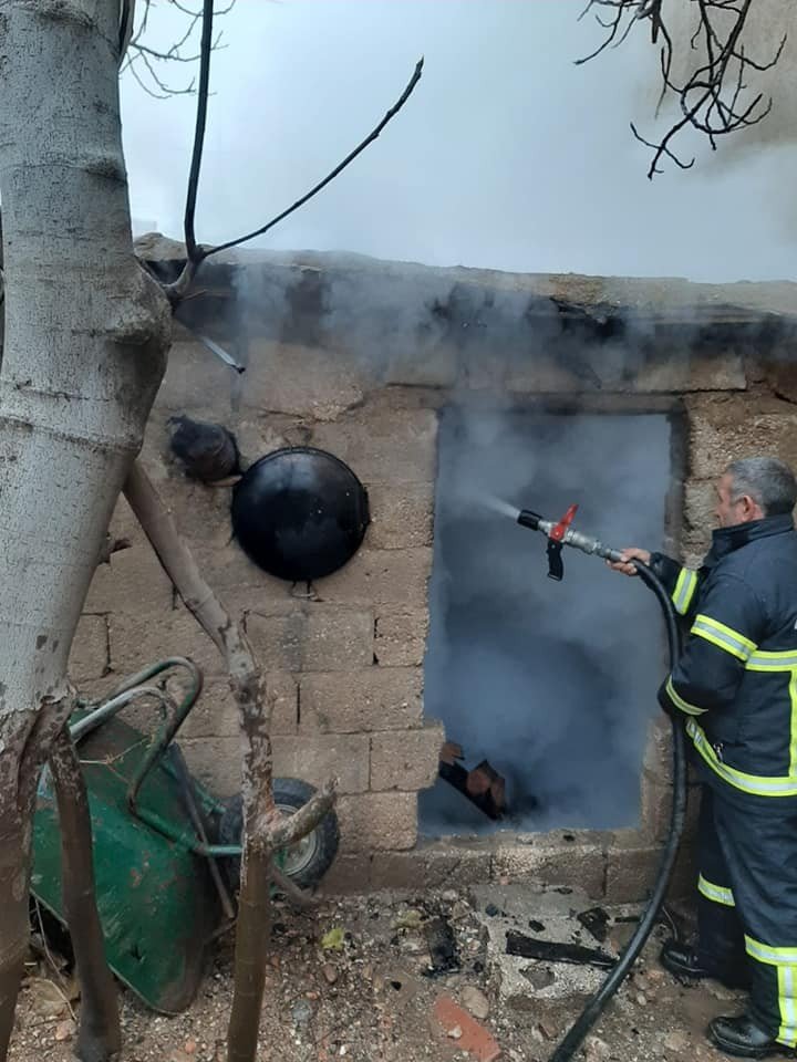 Odunluk yangını korkuttu