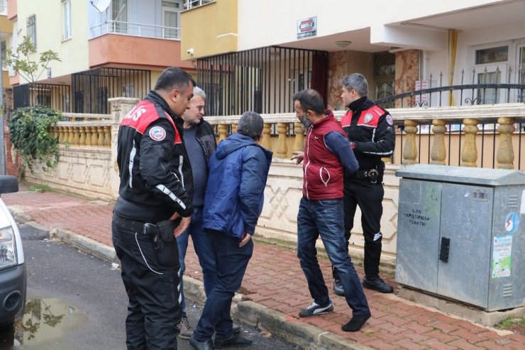 Tek ayakkabıyla kaçış kelepçeli bitti