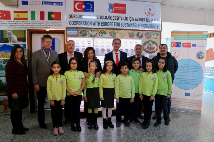 Biyolojik çeşitliliği okulda oluşturulan "tohum bankası"nda öğreniyorlar