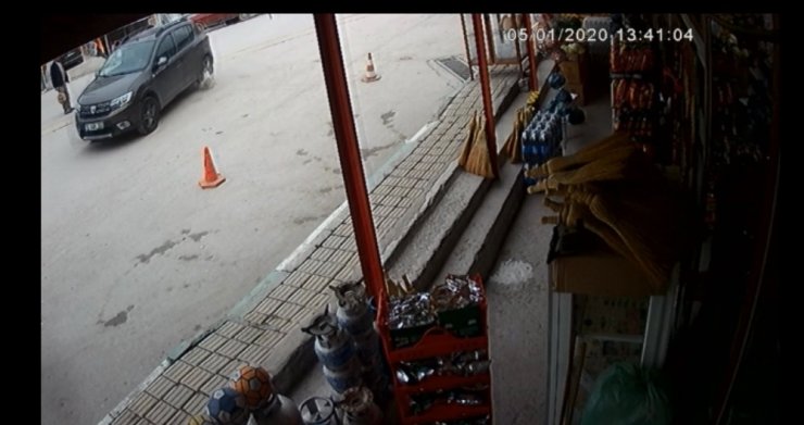 Bursa’da çok acı kaza...Meydandaki köpeği böyle ezdi