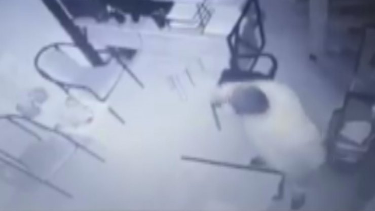 Hırsızlar güvenlik kamerasına böyle yakalandı
