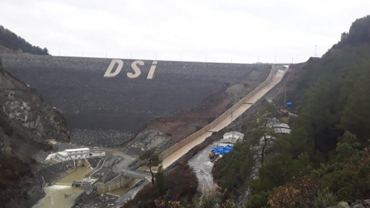 Büyük Karaçay Barajı su tutmaya başladı