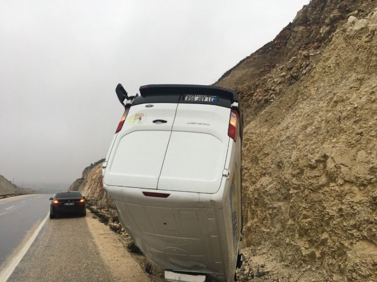 Hatay’da kamyonet devrildi: 1 yaralı