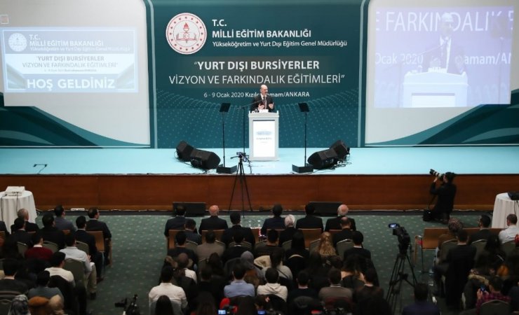 İçişleri Bakanı Soylu: “İdlib’den 300 bini aşkın insan son 1 ayda yerinden edildi”