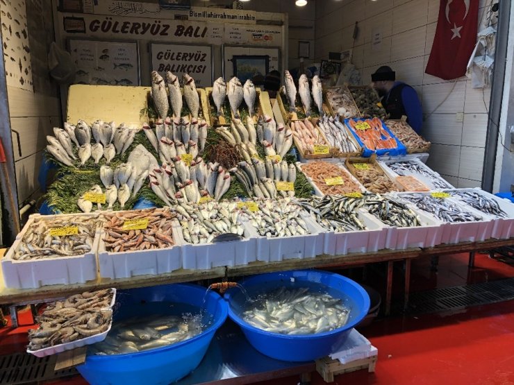Balık satışlarına fırtına engeli
