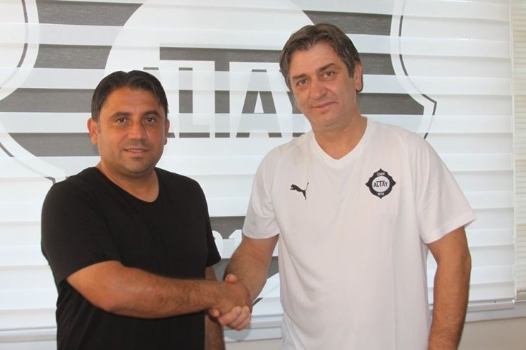 Altay, futbol okullarının bir yenisini Salihli’de açtı