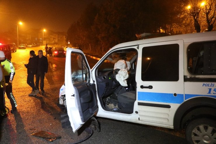 Polis otosu ile araç çarpıştı: 1’i polis 2 kişi yaralandı