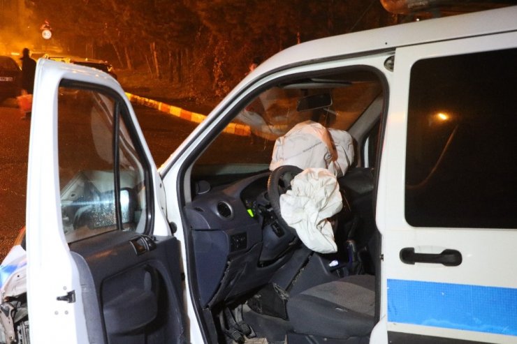 Polis otosu ile araç çarpıştı: 1’i polis 2 kişi yaralandı