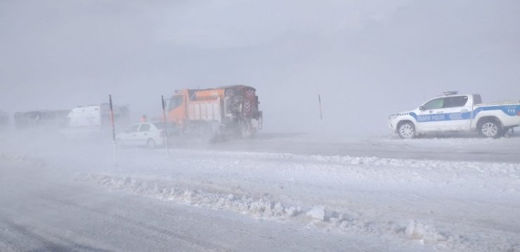 Kayseri’de yolcu otobüsü devrildi, çok sayıda yaralı var