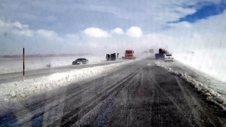 Kayseri’de yolcu otobüsü devrildi: 14 yaralı