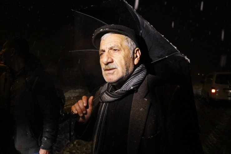Adana’da çığ altında kalan bir kişiyi arama çalışmaları sürüyor
