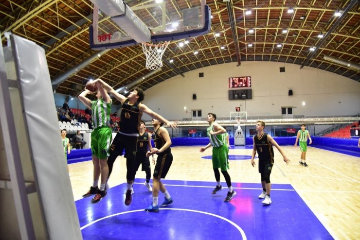 Manisa BBSK altyapıda şampiyonluğu ilan etti