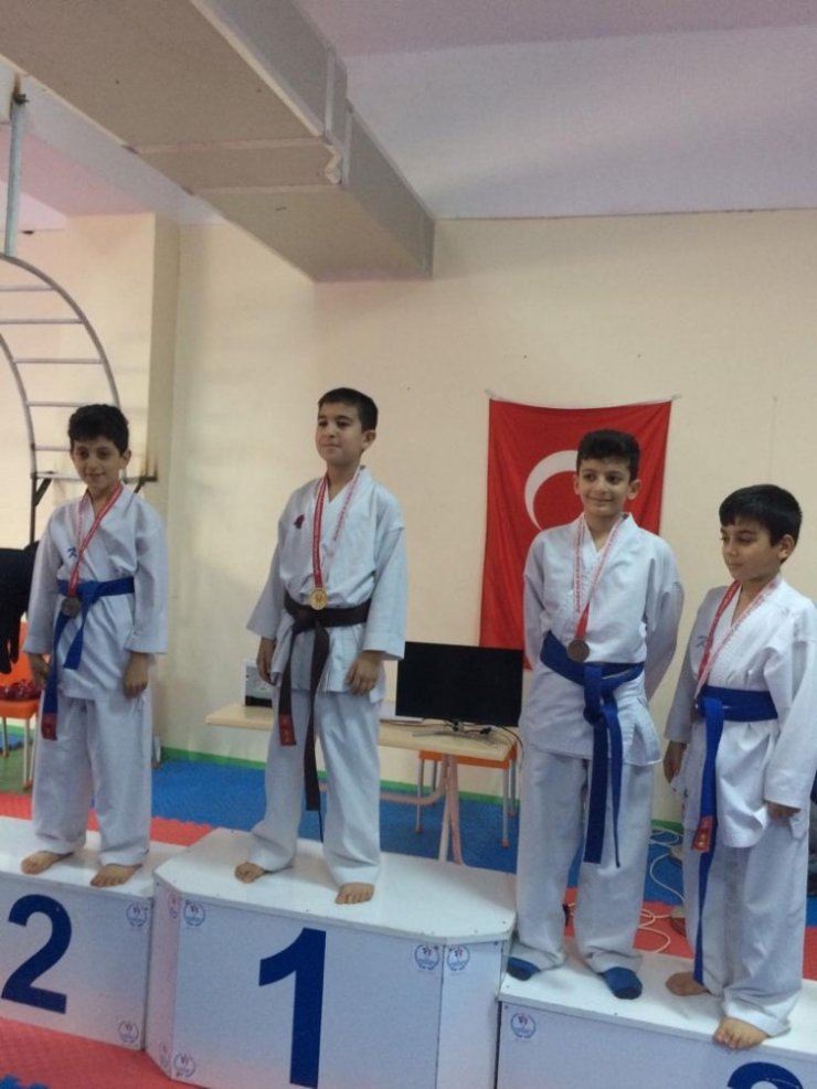 Mardin’de okullar arası karate seçmeleri yapıldı